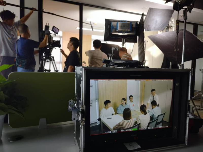 万全县TVC拍摄公司：科技产品视觉化大师，诠释未来感与功能美学